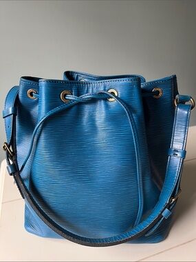 Authentic Louis Vuitton Noe Epi Leather Shoulder Bag Blue Bucket Bag Drawstring